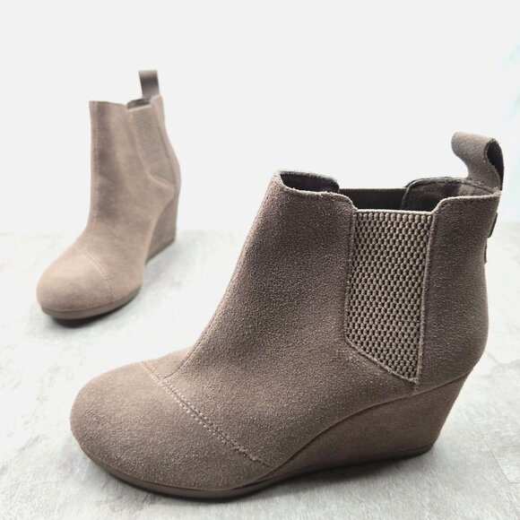 Toms Ankle Wedge Boots 6 Tan Suede Minimalist Casual Boho Chelsea Desert Booties - Picture 1 of 10
